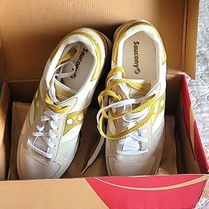 Saucony Men's Athletic Shoes White/Gold Size 11.5 NWOT